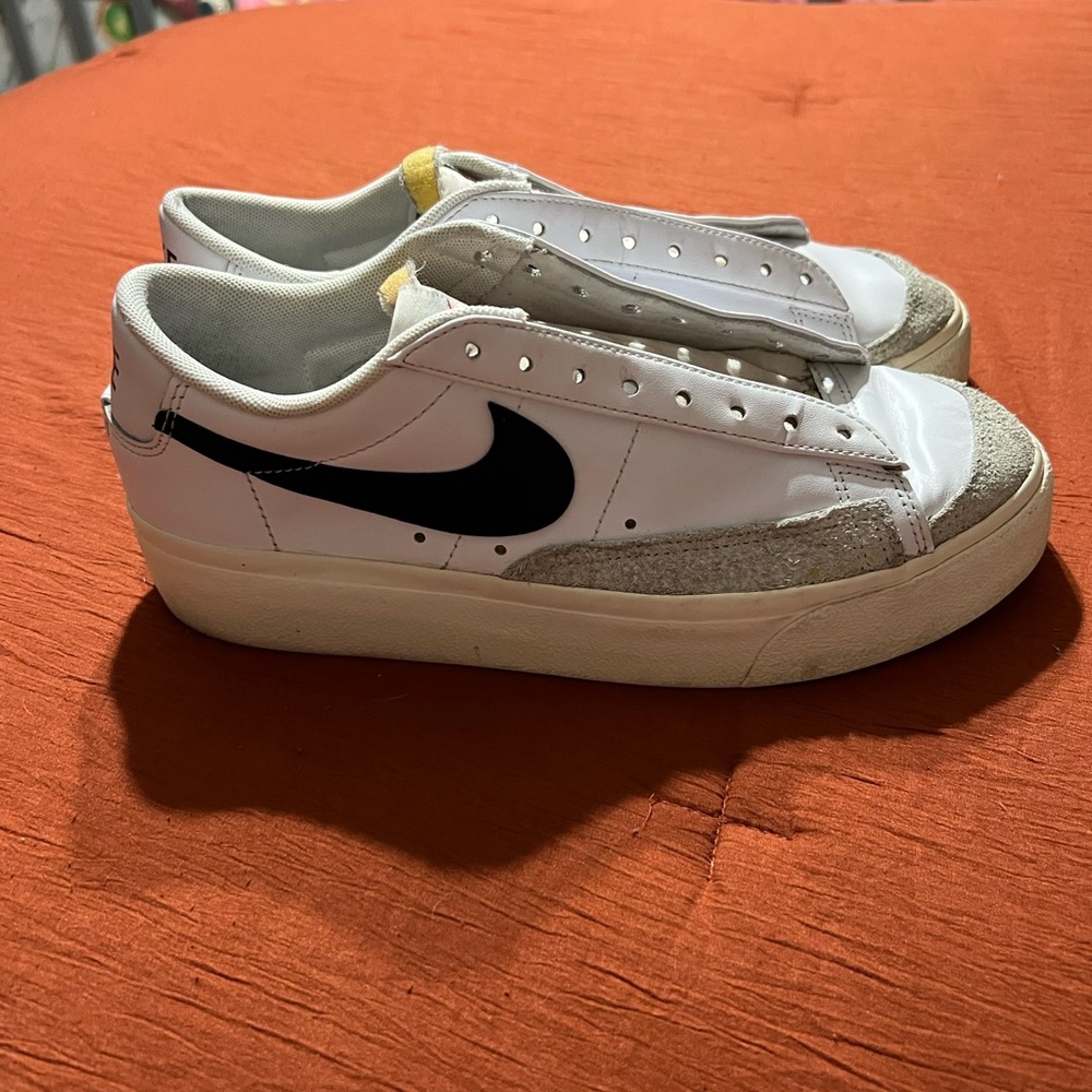 Nike White and Black Sneakers